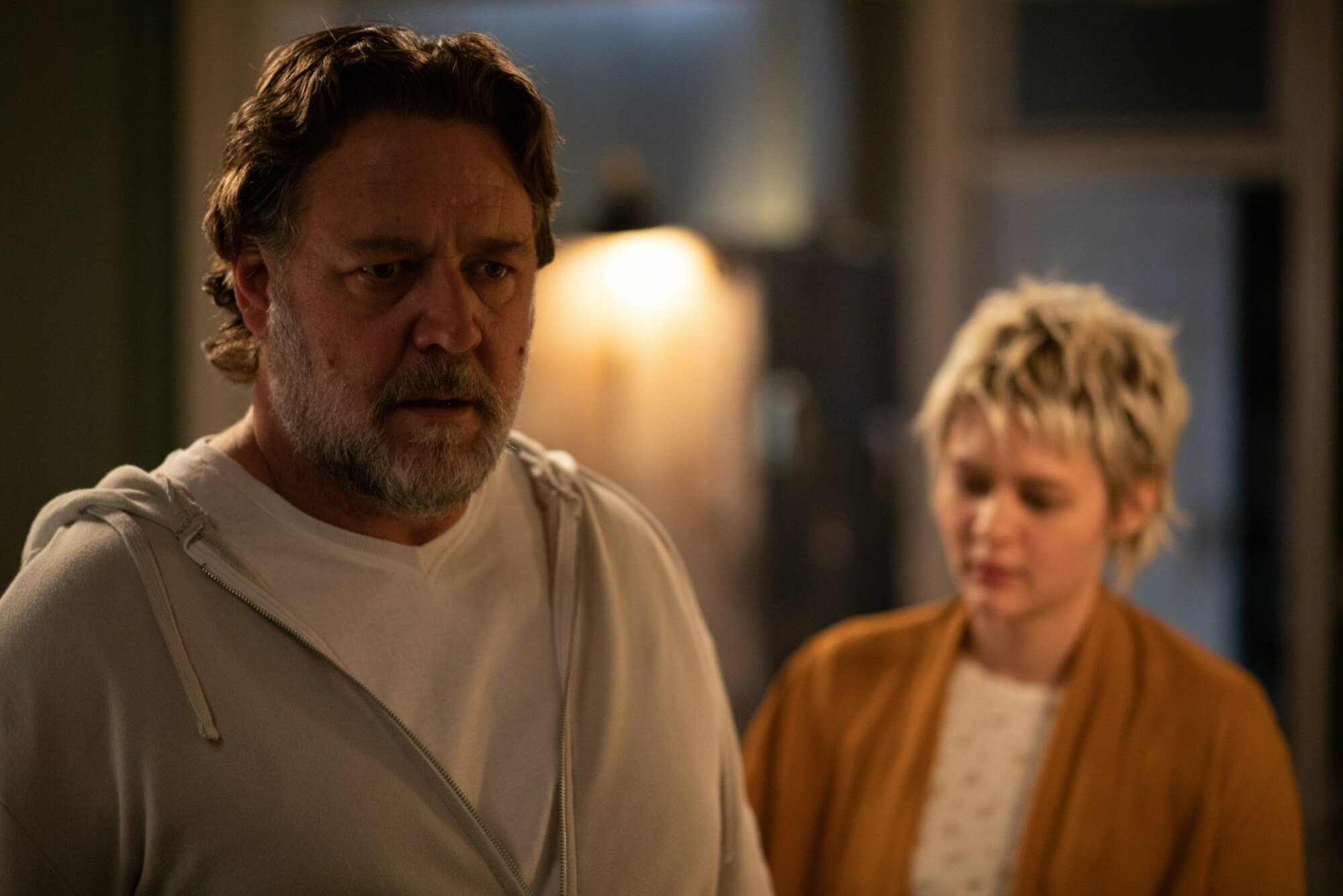 Russell Crowe et Ryan Simpkins dans "L'Exorcisme".