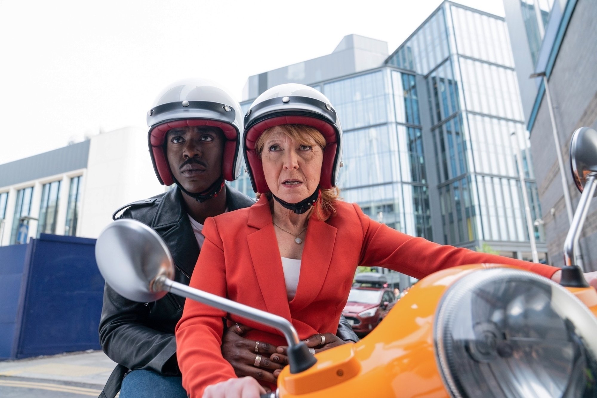 Ncuti Gatwa et Bonnie Langford dans « Empire of Death ».