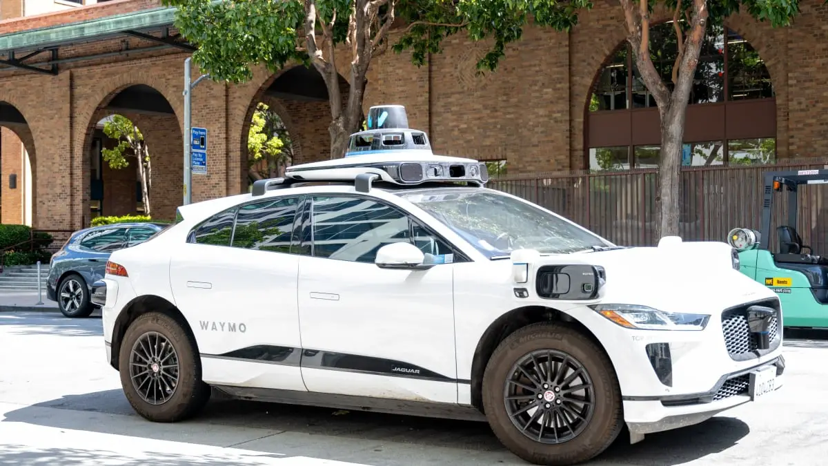 Waymo rappelle toutes les voitures autonomes après un accident de taxi sans conducteur