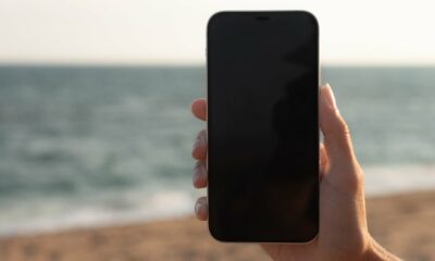 TikTokker : Mon iPhone est trop sombre à la plage. Cette solution insolite semble résoudre le problème.