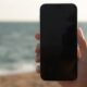 TikTokker : Mon iPhone est trop sombre à la plage. Cette solution insolite semble résoudre le problème.