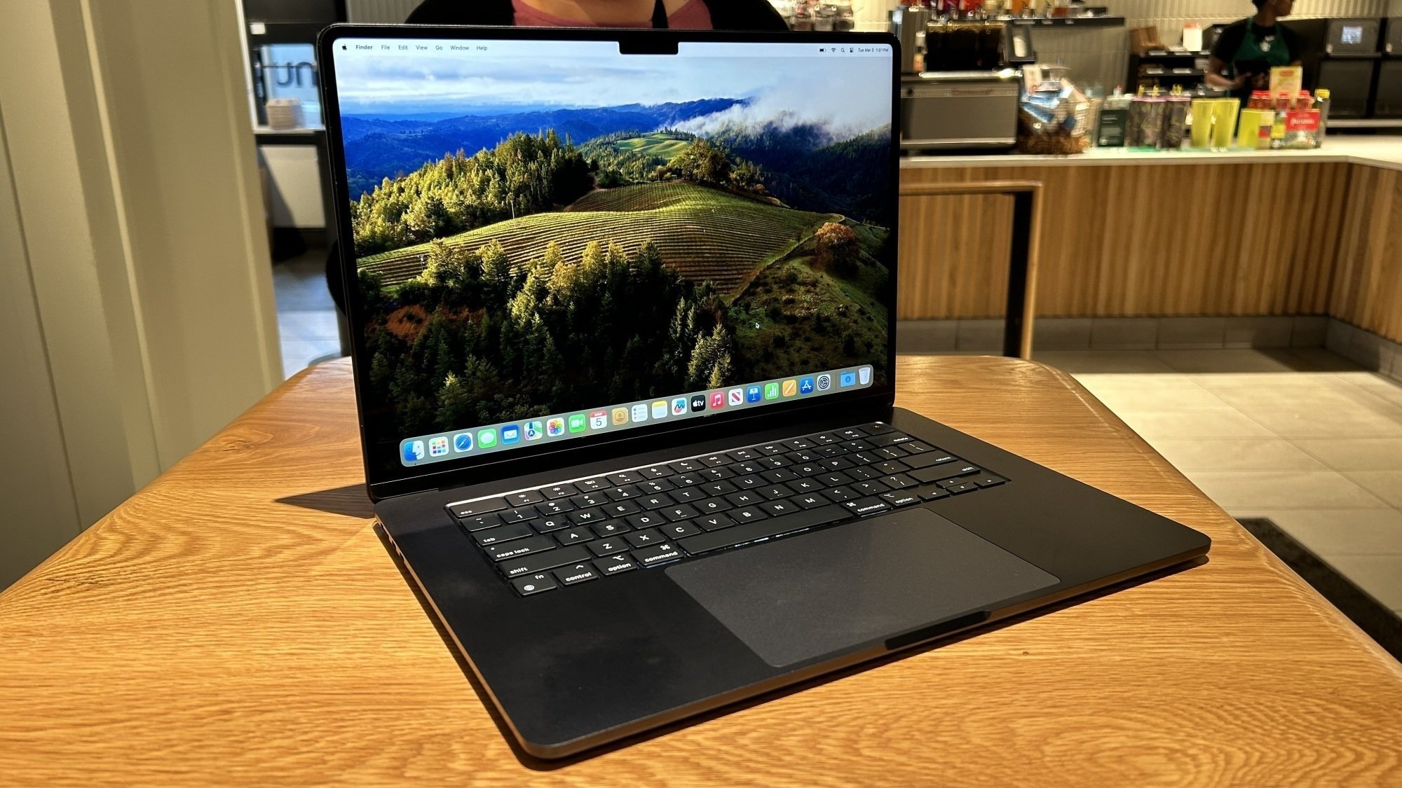 MacBook Air M3 sur une table