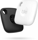 deux trackers Bluetooth Tile Mate en noir et blanc