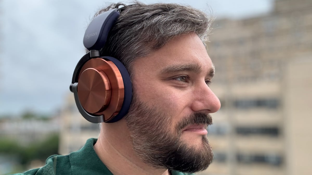 J'ai mis la main (et les oreilles) sur le nouveau casque antibruit coloré de Dyson