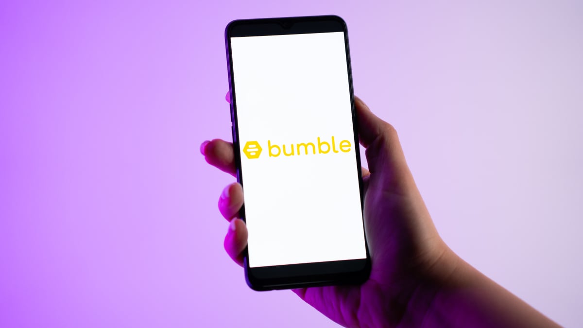 Bumble ajoute une option pour signaler les photos et vidéos de l'IA