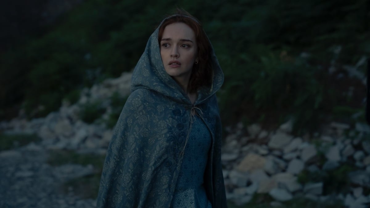 Alicent troque sa robe verte contre une robe bleue dans la finale de la saison 2 de « House of the Dragon ». Voici pourquoi.