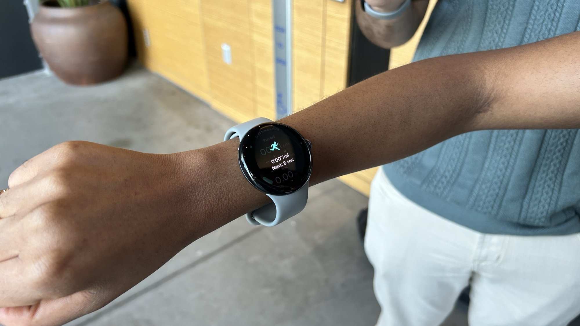 la montre Pixel 3 sur un poignet montrant une application en cours d'exécution