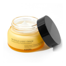 Crème légère à la propolis COSRX Full Fit sur fond blanc