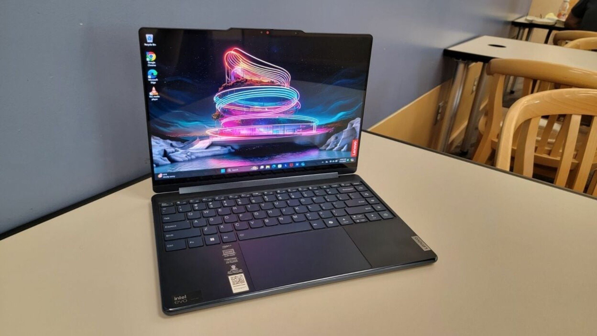 Lenovo Yoga 9i 2-en-1 sur table