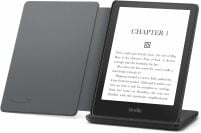 Kindle Paperwhite Signature Edition sur station de charge avec étui ouvert