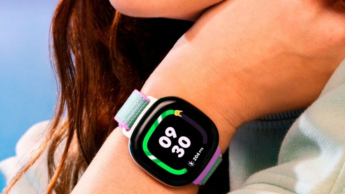 Achetez la montre connectée Fitbit Ace LTE pour enfants et obtenez une carte-cadeau Best Buy gratuite de 50 $