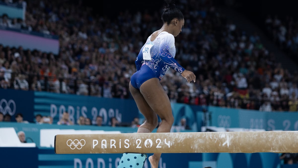 Alors, euh, pourquoi tout le monde est tombé de la poutre aux Jeux olympiques ? Internet veut le savoir.