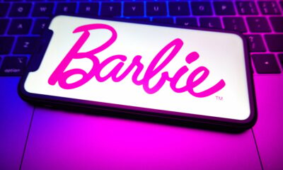 HMD sort ce téléphone à clapet Barbie très nostalgique