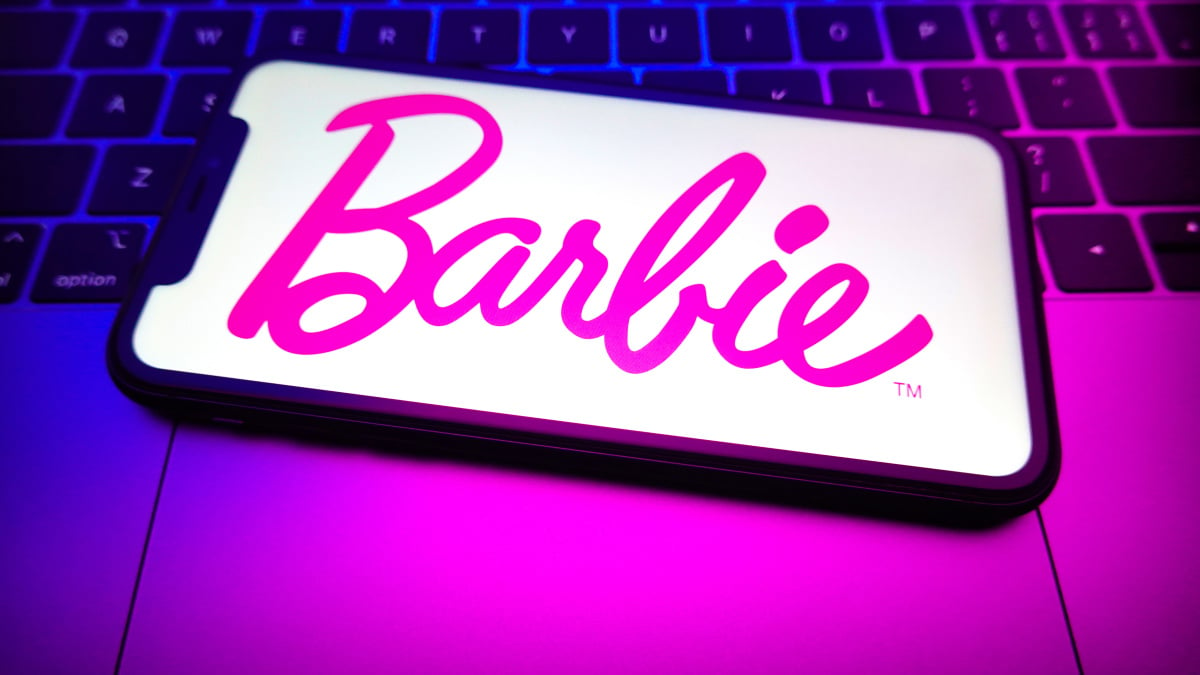 HMD sort ce téléphone à clapet Barbie très nostalgique