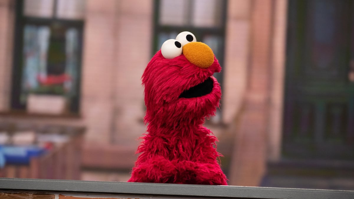 Le rendez-vous de jeu d'Elmo avec Mme Rachel fait le buzz sur Internet