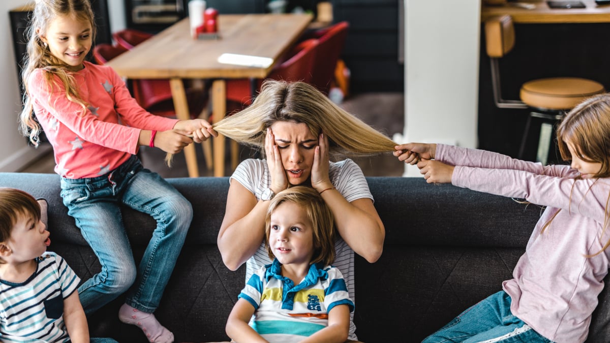 Pas de petits-enfants, juste des tweets : comment les jeunes réagissent à la pression parentale en ligne