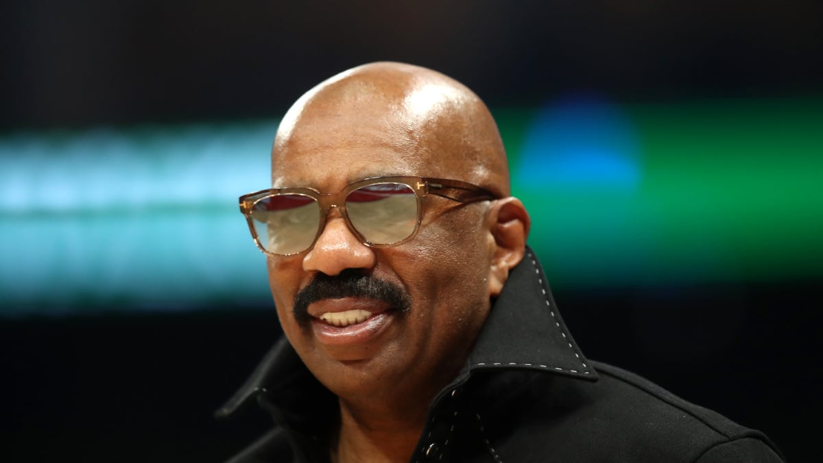 Une projection apparente du drone Steve Harvey dans le ciel d'Atlanta est devenue super virale