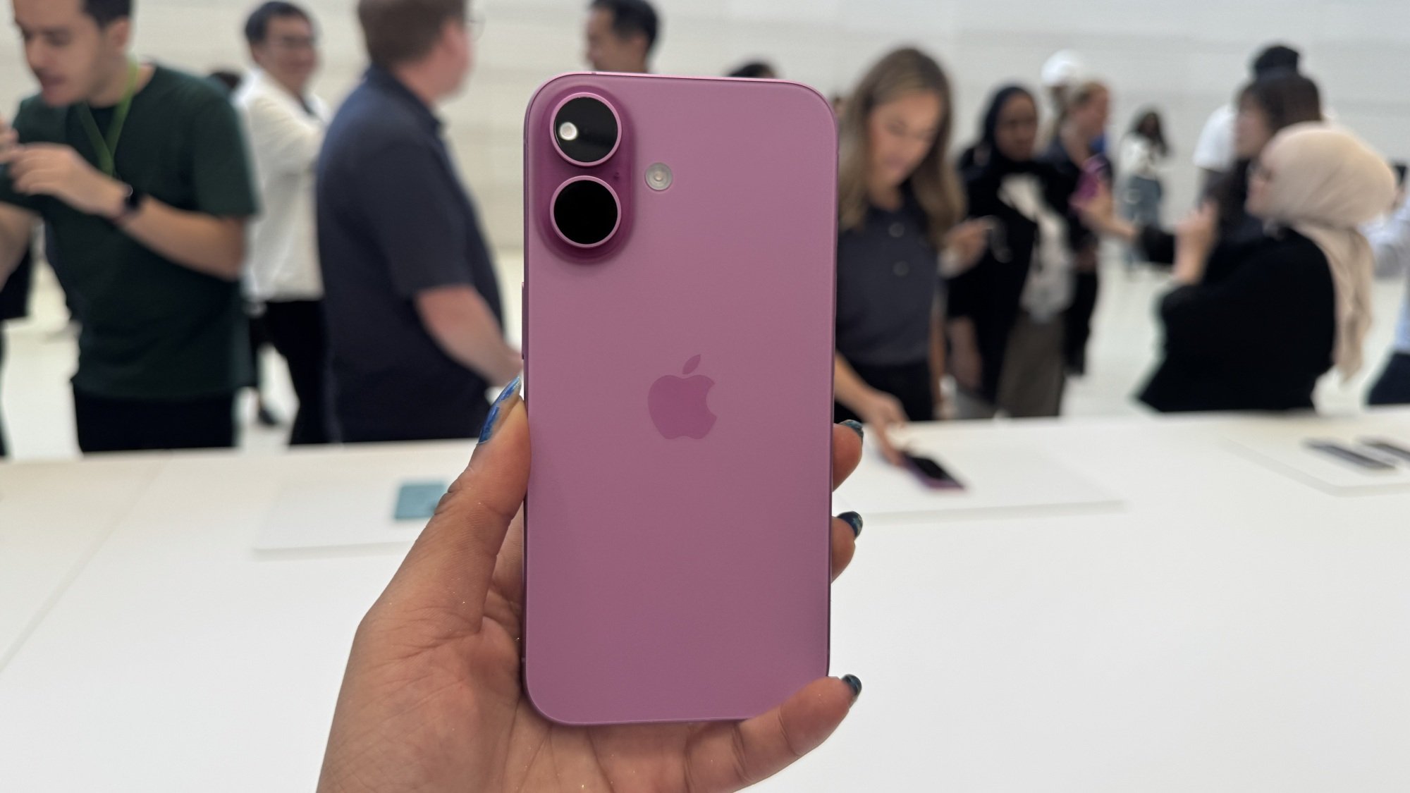 iPhone 16 en couleur rose