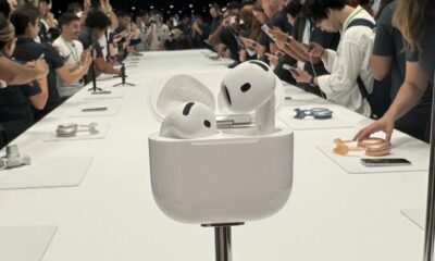 J'ai écouté « Espresso » sur des AirPods 4 avec ANC — c'était comme si Sabrina me faisait une sérénade dans un café insonorisé