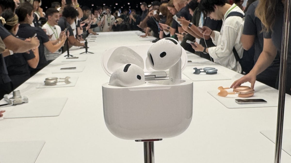 J'ai écouté « Espresso » sur des AirPods 4 avec ANC — c'était comme si Sabrina me faisait une sérénade dans un café insonorisé