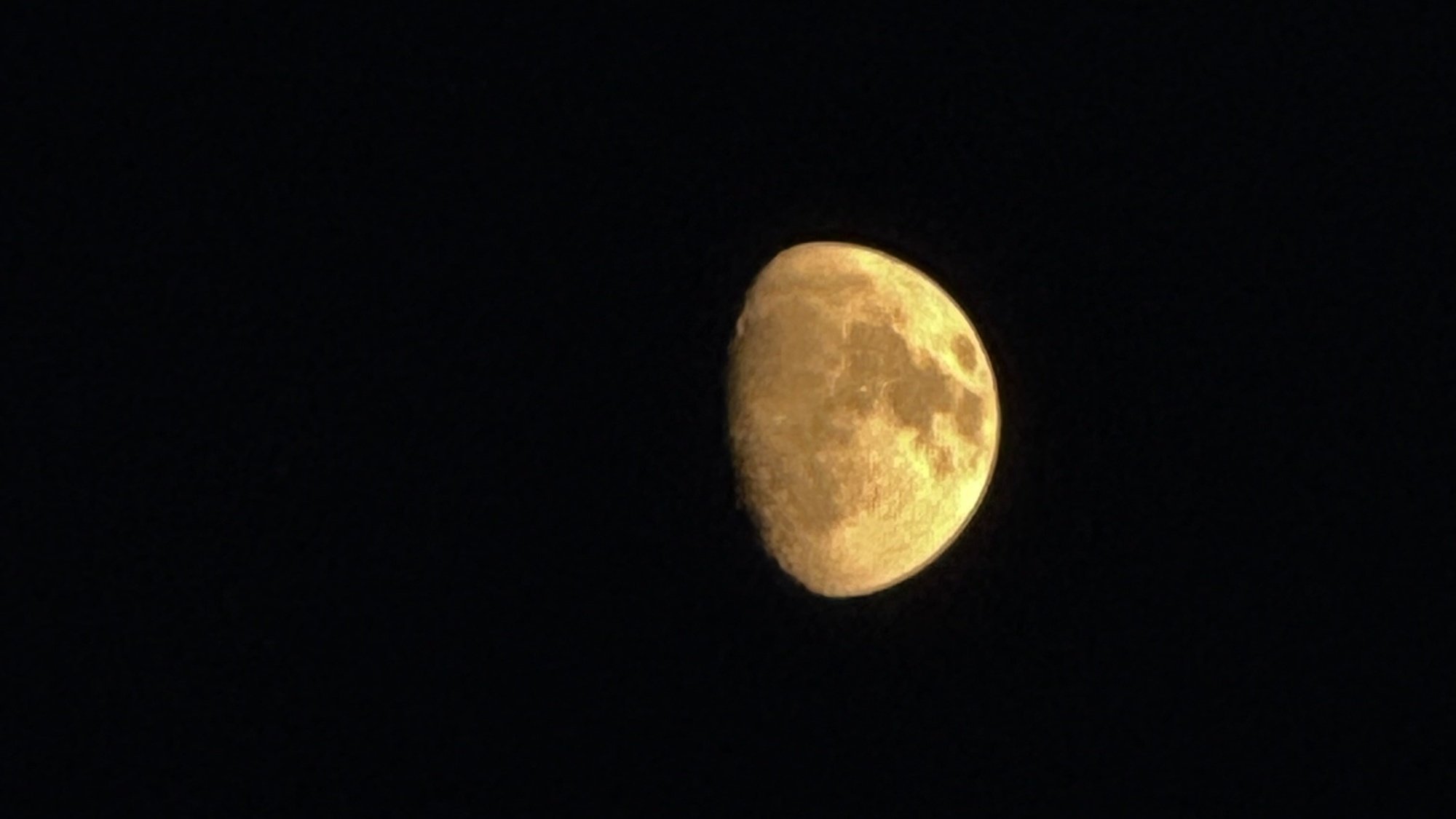 iPhone 16 Pro Max : photo de la lune