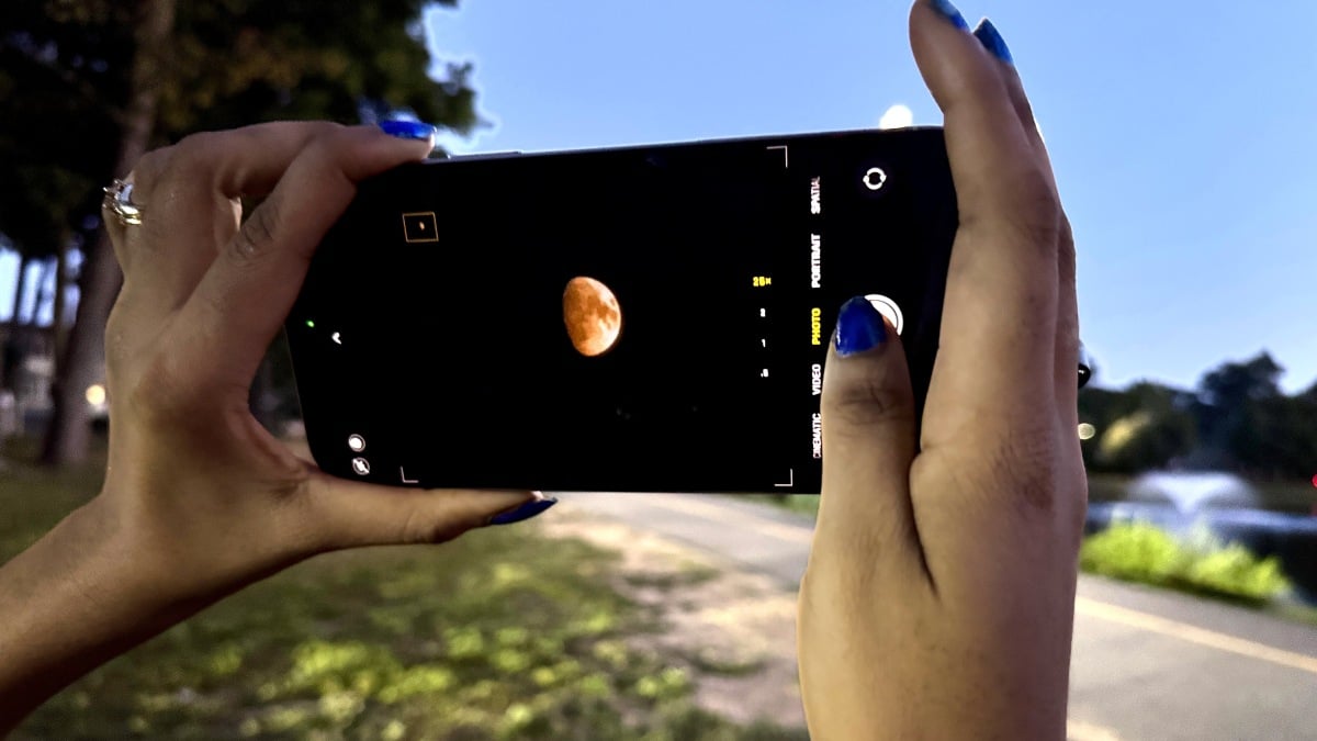 Photos de la lune de l'iPhone 16 Pro Max : battent-ils le Google Pixel 9 Pro XL ?