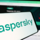 Le logiciel antivirus Kaspersky se désinstalle et installe le programme de cybersécurité d'une autre entreprise