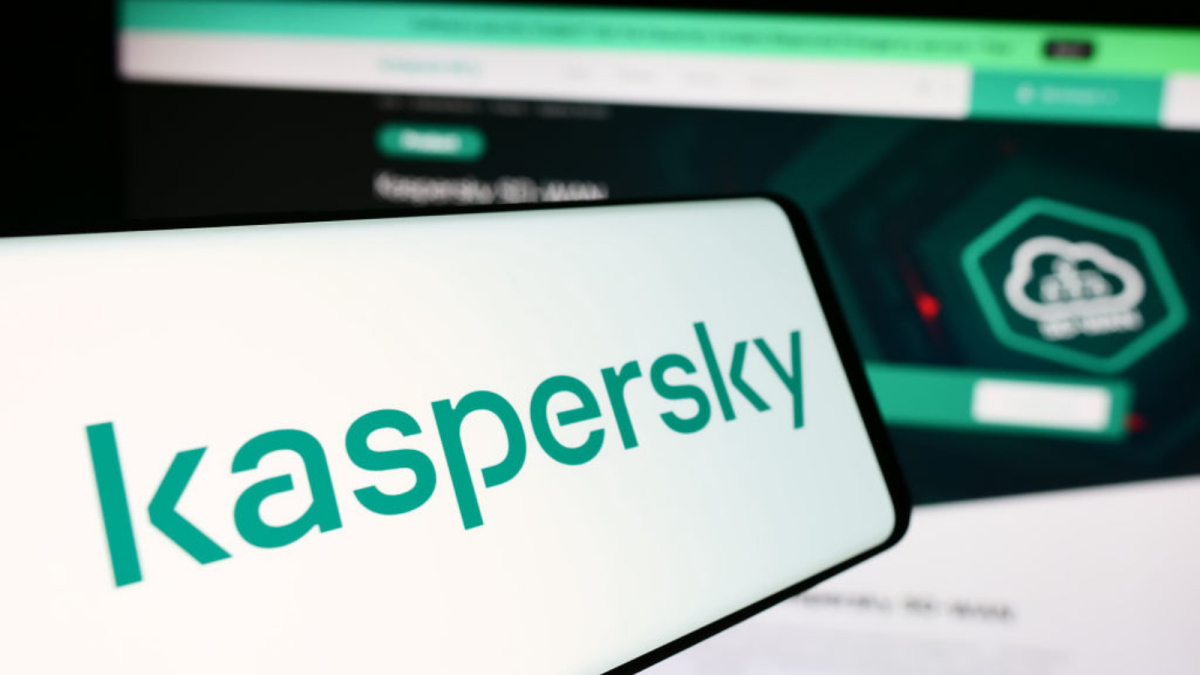 Le logiciel antivirus Kaspersky se désinstalle et installe le programme de cybersécurité d'une autre entreprise