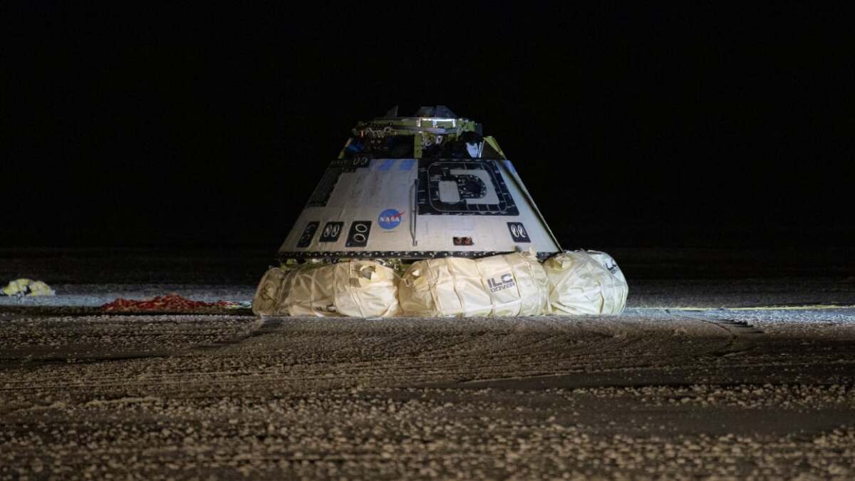 Comment regarder le Starliner de Boeing tenter d'atterrir à vide dans le désert