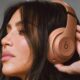 Les écouteurs Kim Kardashian x Beats Studio Pro sont désormais à 28% de réduction sur Amazon