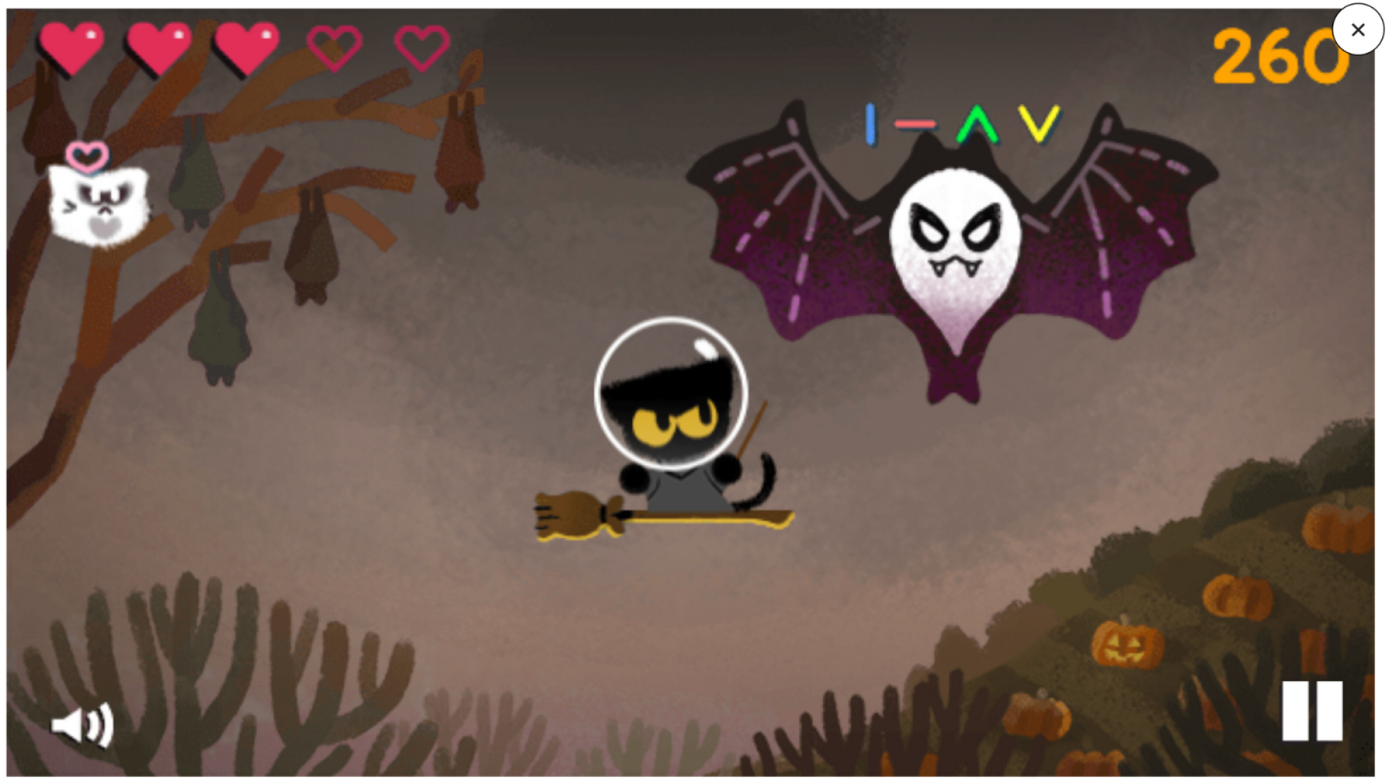 Une capture d'écran du Google Doodle d'Halloween 2024 montrant un chat noir sur un balai, combattant un fantôme.