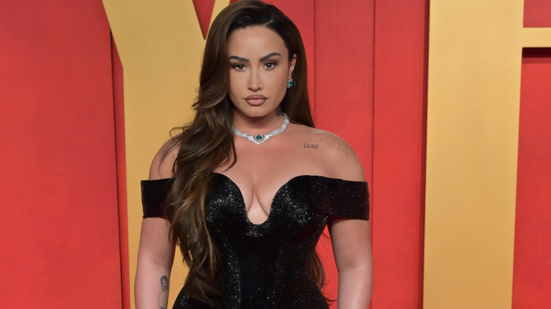 Demi Lovato posant à la soirée Vanity Fair