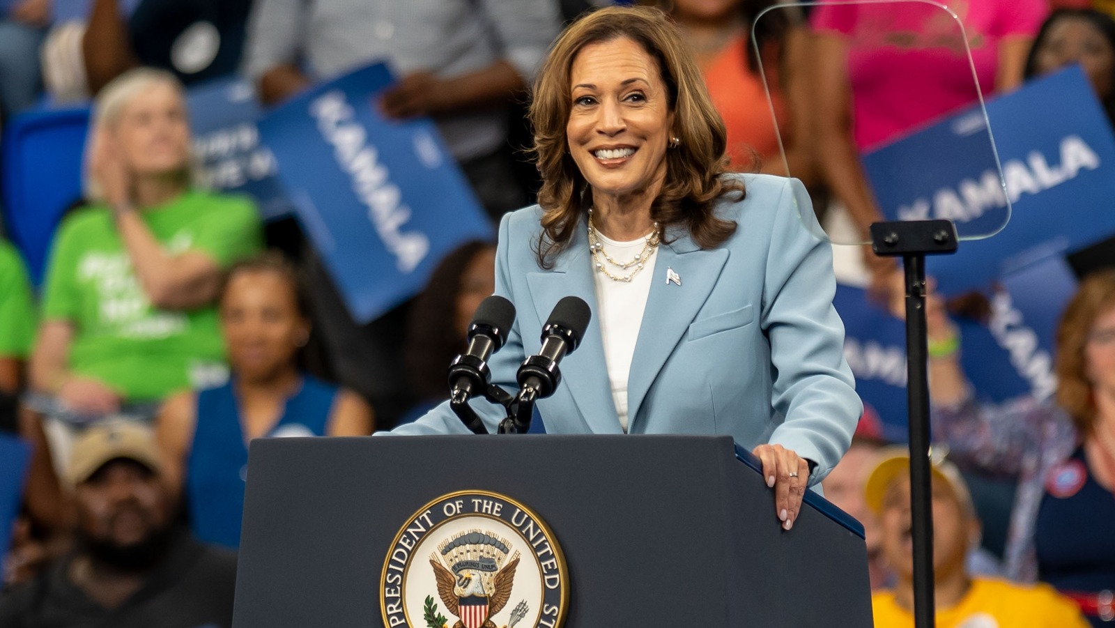 Le message audacieux derrière les tenues les plus parlées de Kamala Harris révélé