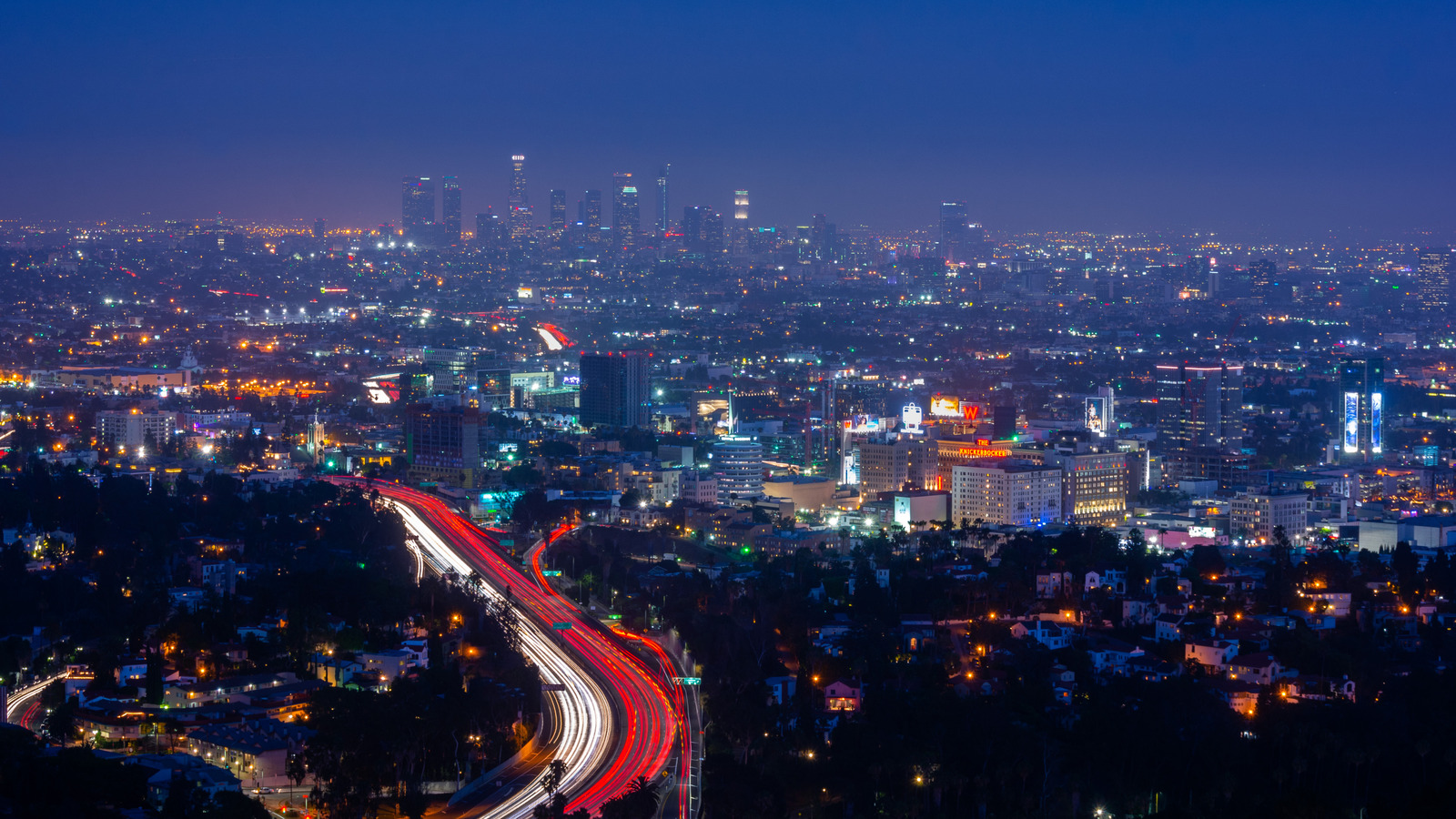 Une route emblématique avec des vues inégalées sur la ville est la meilleure route nocturne de Los Angeles