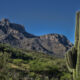 Au pied des montagnes de l'Arizona se trouve un parc d'État pittoresque composé de canyons et de vues sur le désert