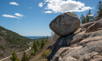 Le monument emblématique du parc national Acadia situé de manière précaire au sommet d’une falaise escaladable