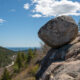 Le monument emblématique du parc national Acadia situé de manière précaire au sommet d’une falaise escaladable