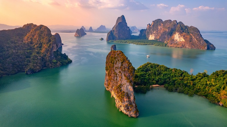 Les grandes îles asiatiques profitent du soleil