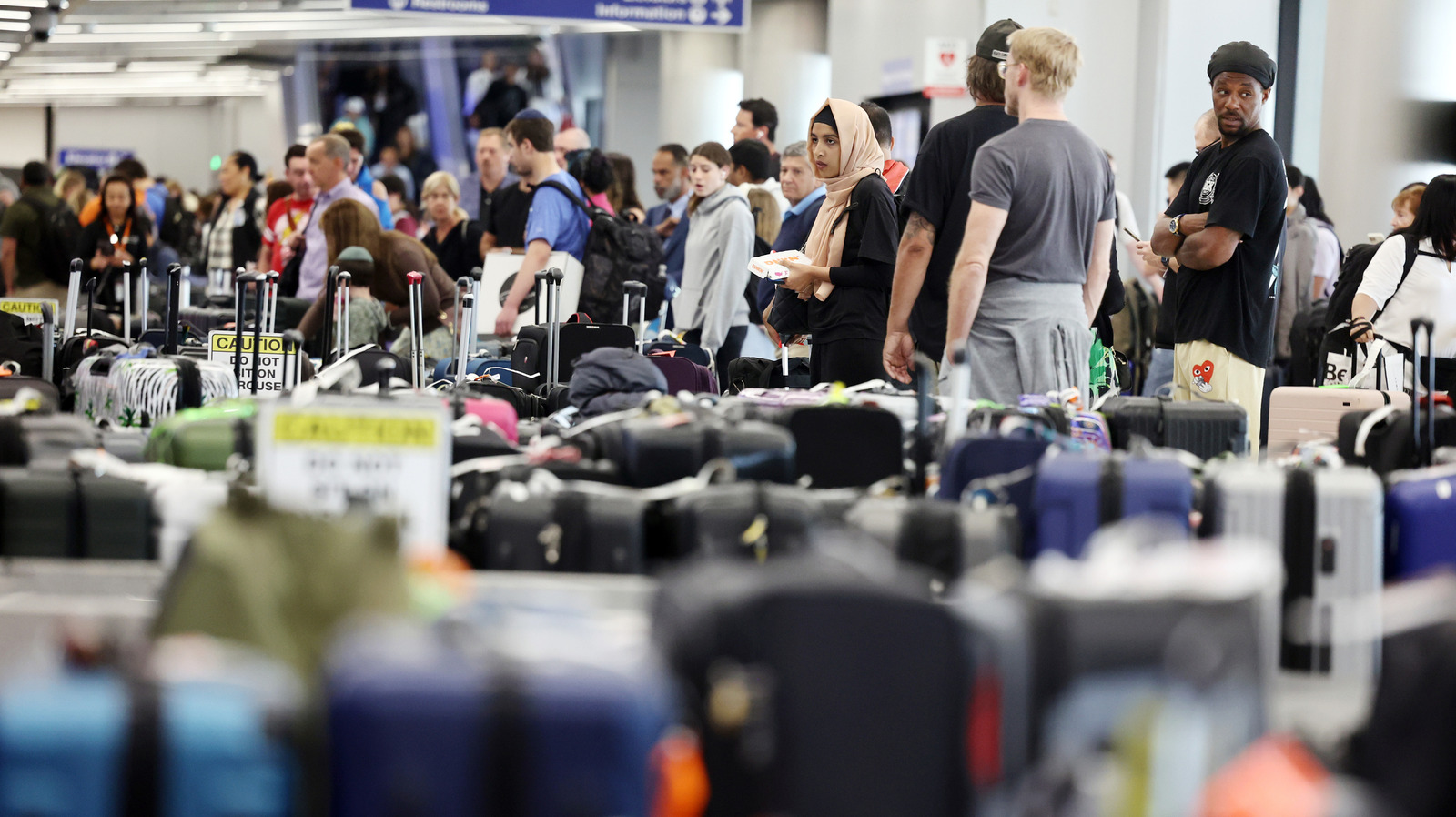 Les voyageurs fréquents conviennent que cette règle tacite de l'étiquette de l'aéroport est trop souvent enfreinte