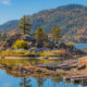 Campez dans les montagnes de Californie, juste au bord d'un lac, dans ce paradis pittoresque pour les amoureux du plein air