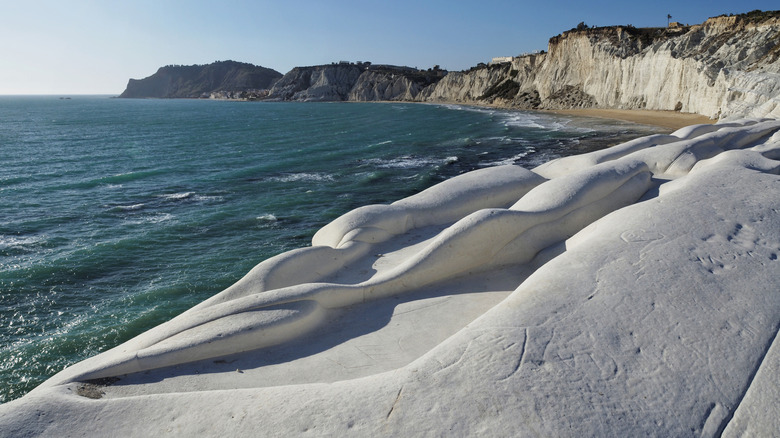 Une plage de marne blanche à Scala dei Turchi en Sicile