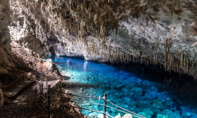 Le lac souterrain avec certaines des eaux bleues les plus fascinantes de toute l'Amérique du Sud