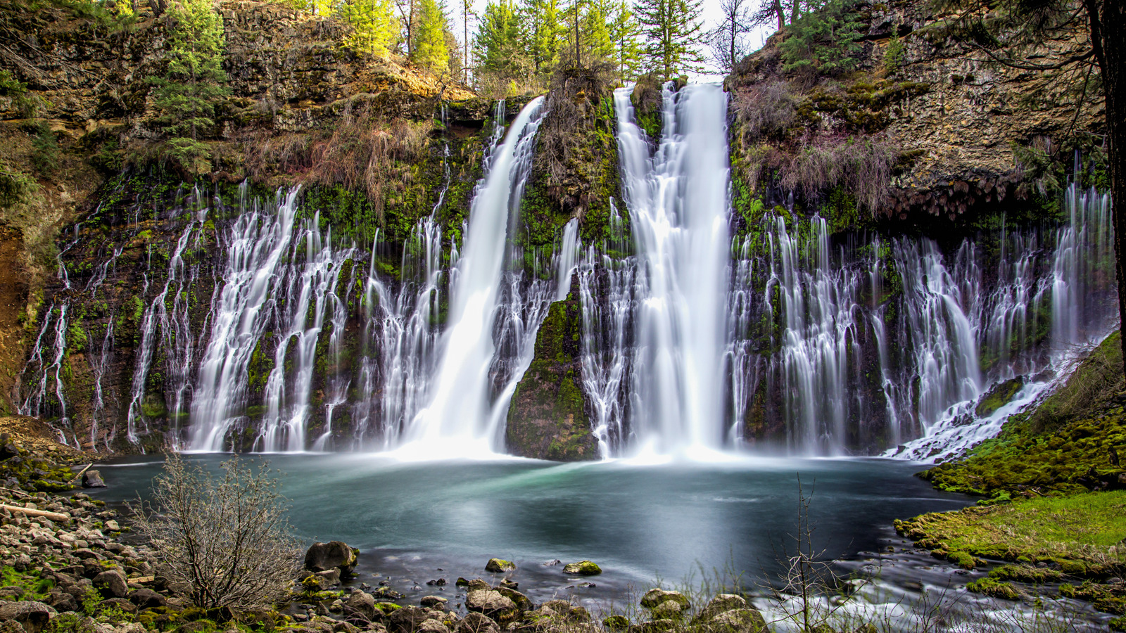 L'une des cascades les plus impressionnantes de Californie est cachée dans un parc d'État peu connu