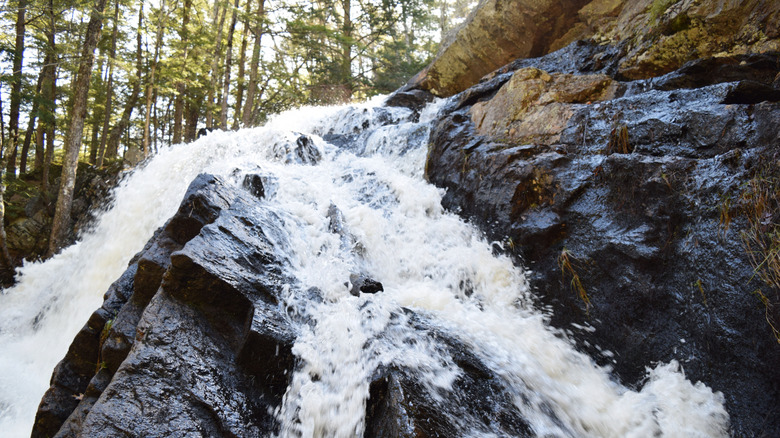 Chutes inférieures aux chutes du Purgatoire près de Lyndeborough, New Hampshire