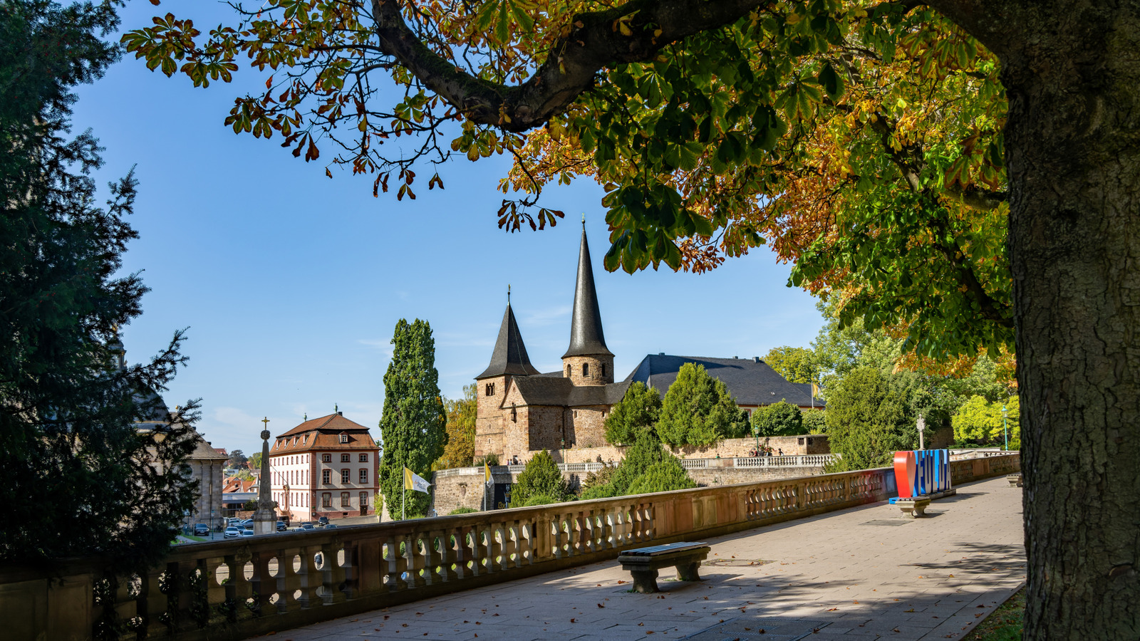 Nichée dans les montagnes d'Allemagne se trouve une ville pittoresque riche en histoire religieuse