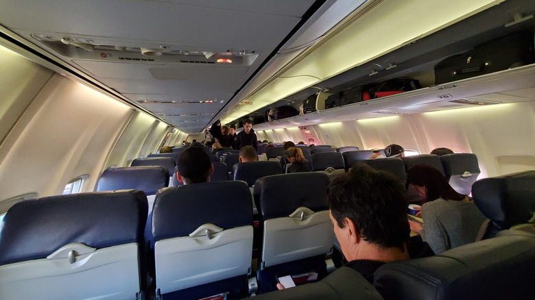 Point de vue depuis le siège des personnes montant à bord de l'avion sud-ouest