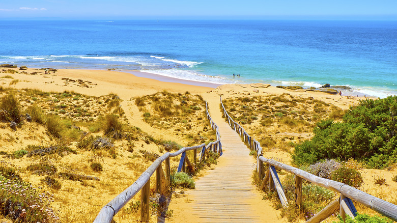 Marches menant à la plage de Los Caños de Meca