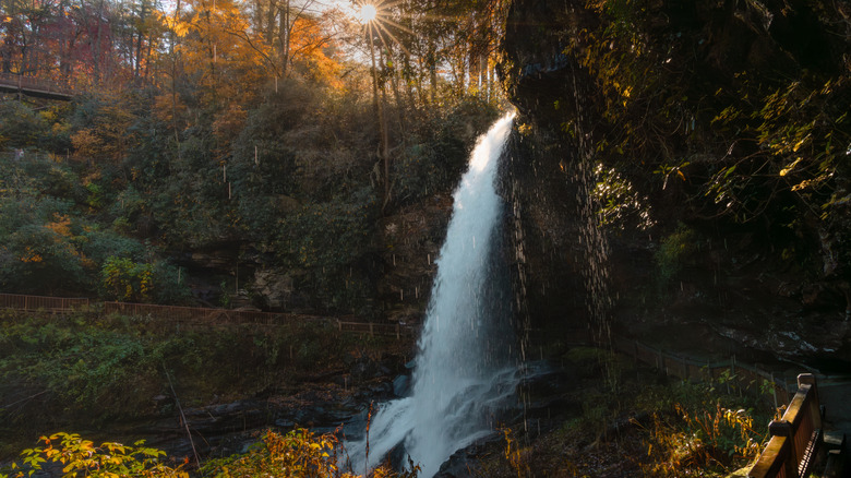 Vue latérale des Dry Falls de Caroline du Nord