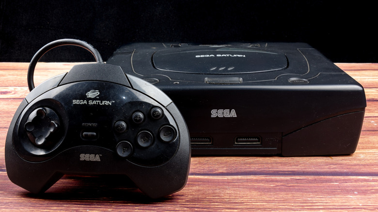 Console et contrôleur Sega Saturn