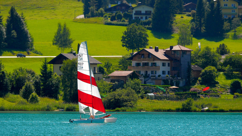 Voilier sur le lac Fuschl